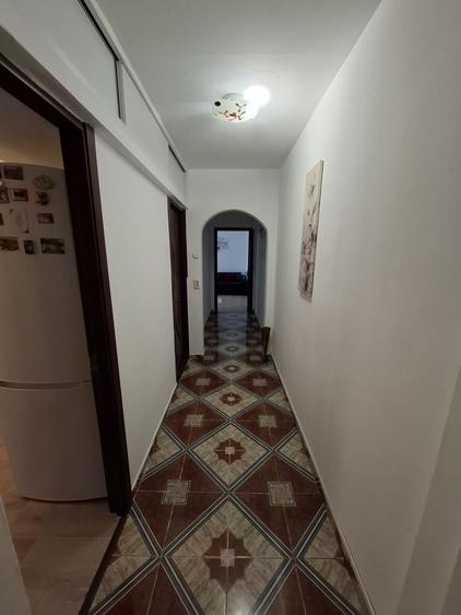 Apartament cu 3 camere semidecomandat în Central