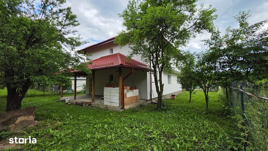 Casă cu 6 camere cu Teren 700 Mp în Breaza