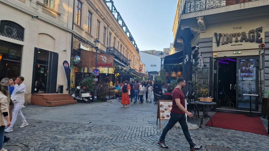 Spațiu comercial, de 195.85000610352 mp, în Centrul Istoric