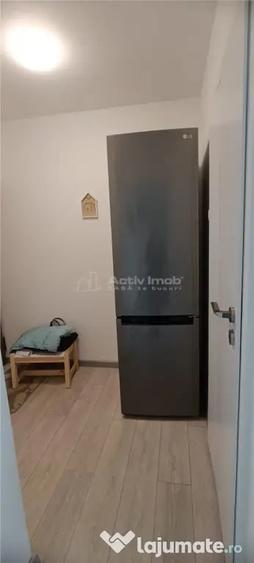 Apartament cu 3 camere semidecomandat în 1 Mai