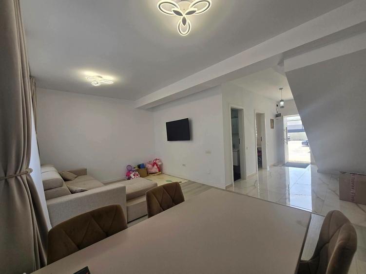 Duplex cu 3 camere cu Canalizare în Dobroești