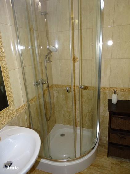 Apartament cu 3 camere decomandat, mobilat în Tractorul