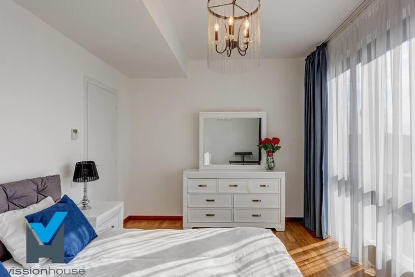 Apartament cu 4 camere decomandat, mobilat în Herăstrău