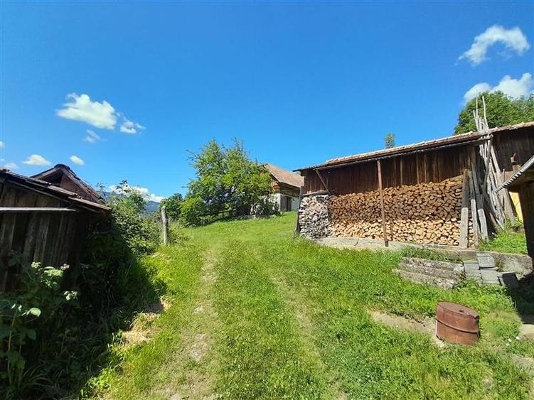 Casă individuală cu 4 camere cu Garaj în Central