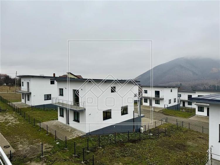 Casă individuală cu 5 camere cu Teren 713 Mp în Cisnădioara