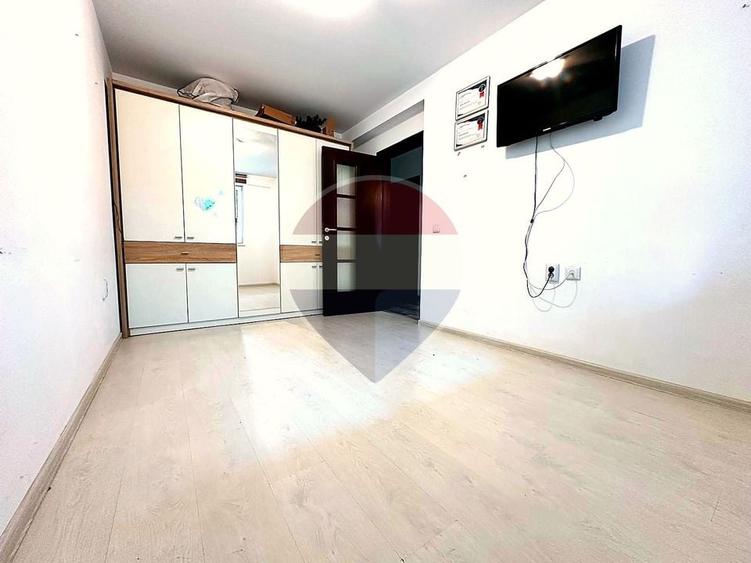 Apartament cu 2 camere decomandat, mobilat în Tractorul