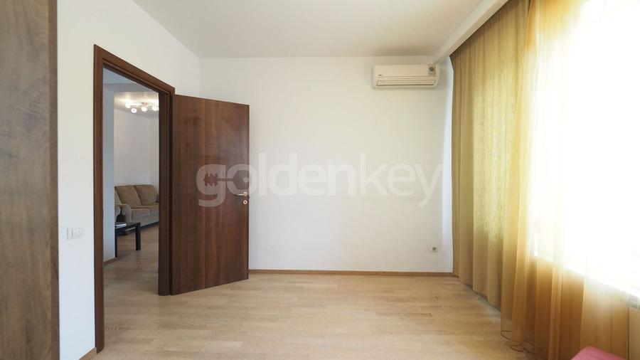 Apartament cu 3 camere semidecomandat, mobilat în Iancu Nicolae