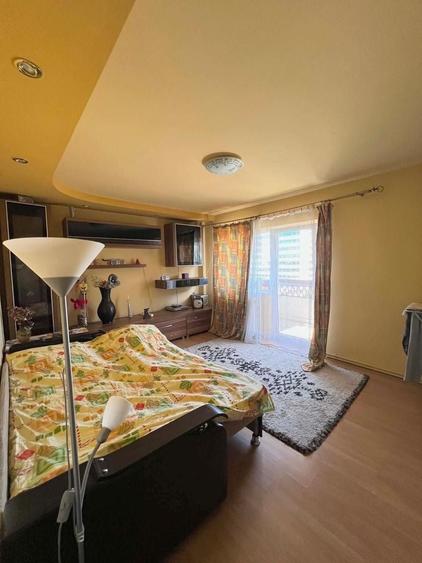 Apartament cu 3 camere decomandat în Zorilor