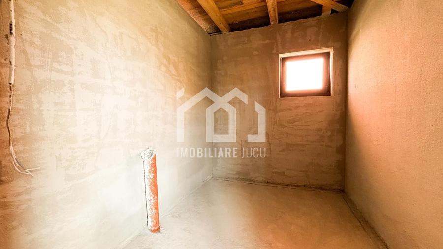 Casă individuală cu 4 camere cu Canalizare în Jucu de Mijloc
