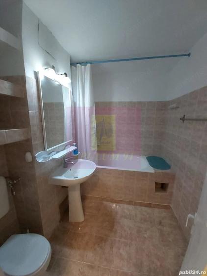 Apartament cu 4 camere decomandat în Unirii