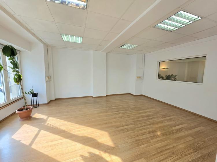 Spațiu comercial, de 218 mp, în Universitate