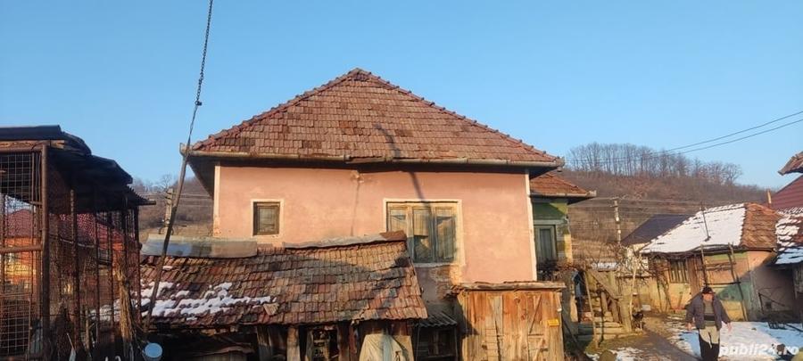 Casă cu 5 camere în Sânmihaiu Almașului