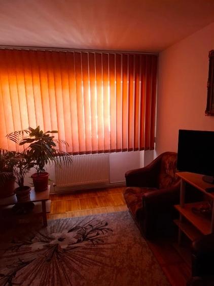 Apartament cu 3 camere decomandat, mobilat în Calea Moldovei