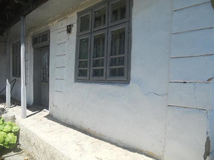 Casa la 25 km de Piatra Neamt spre Bacau - 7