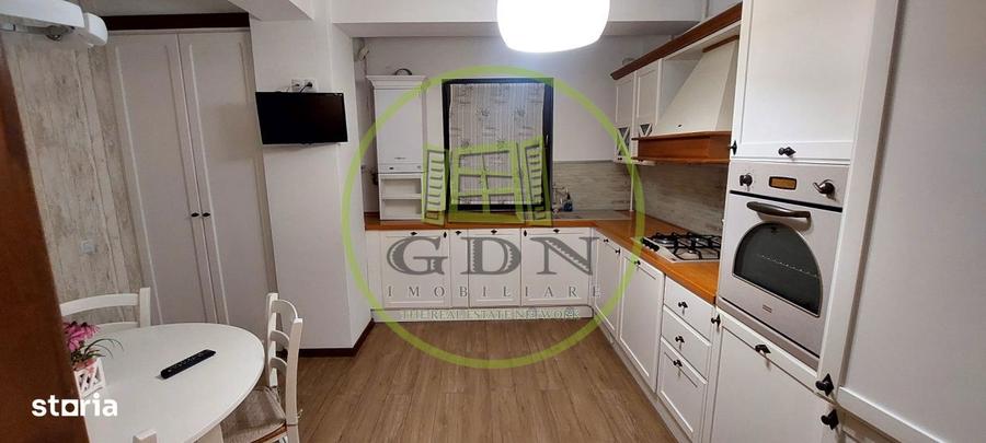 Apartament cu 3 camere, mobilat în Sub Arini