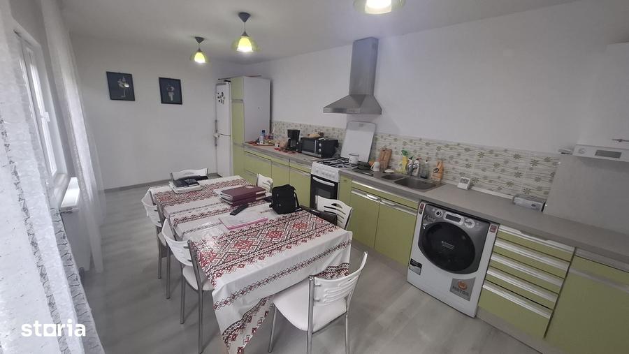 Casă cu 5 camere cu Teren 1088 Mp în Central