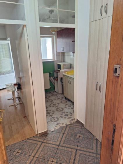 Garsonieră decomandată în Central