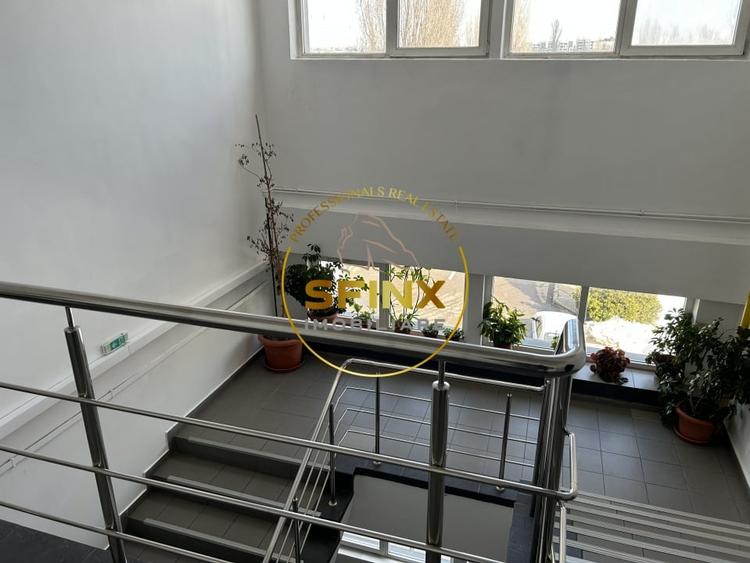 Birou, de 230 mp, în Regie