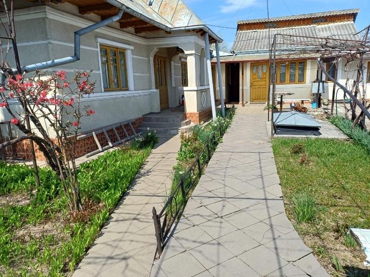 Casă individuală cu 3 camere cu Canalizare în Est