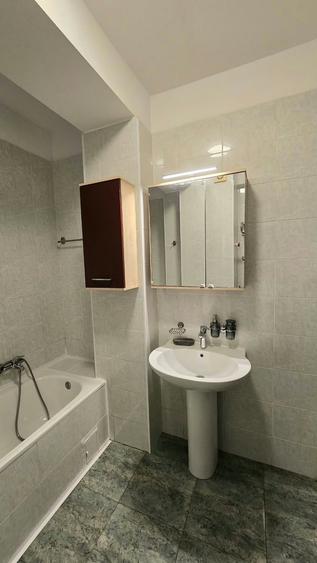 Apartament cu 2 camere decomandat în Roșu