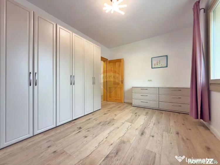 Casă cu 7 camere cu Teren 357 Mp în Romanilor