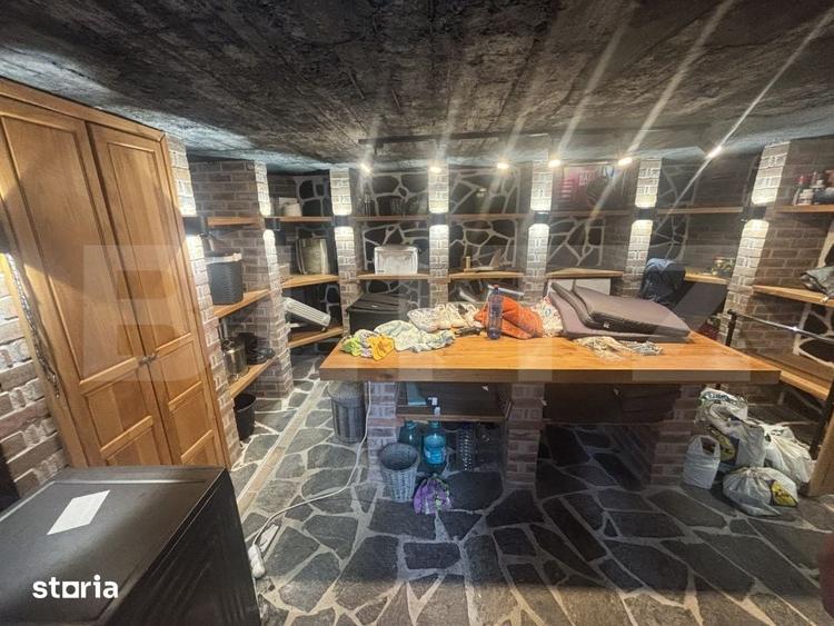 Casă cu 9 camere cu Teren 2200 Mp în Central