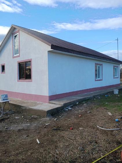Casă cu Teren 385 Mp în Pecineaga