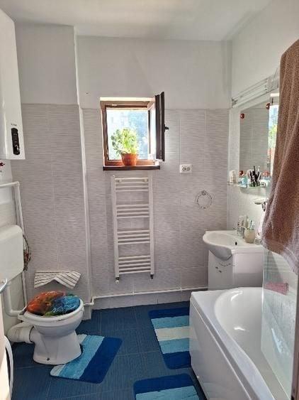 Apartament cu 2 camere decomandat, mobilat în Crângași