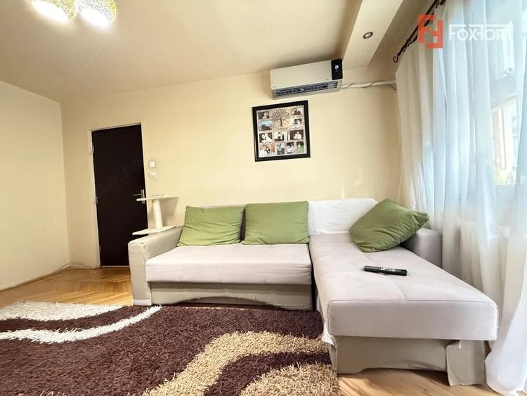 Apartament cu 3 camere semidecomandat în Lipovei