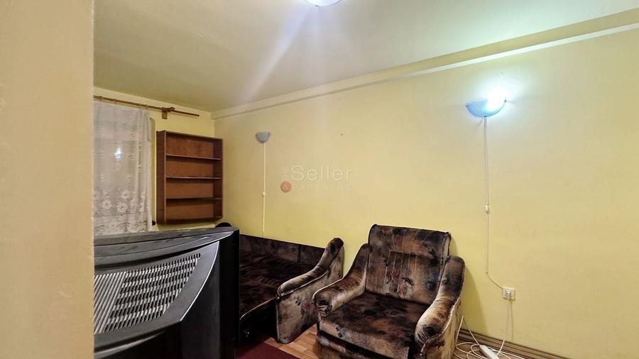 Apartament cu 3 camere semidecomandat, mobilat în Poiana Brașov
