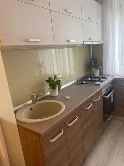 Apartament cu 3 camere decomandat în Berceni