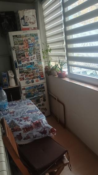 Apartament cu 2 camere semidecomandat în Craiovița Nouă