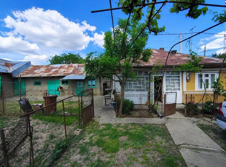 Casa + anexe gospodaresti cu teren de 1000 mp - 3