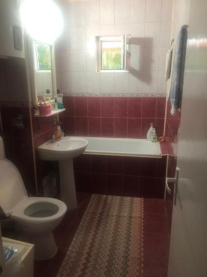 Apartament cu 3 camere decomandat, mobilat în Girocului