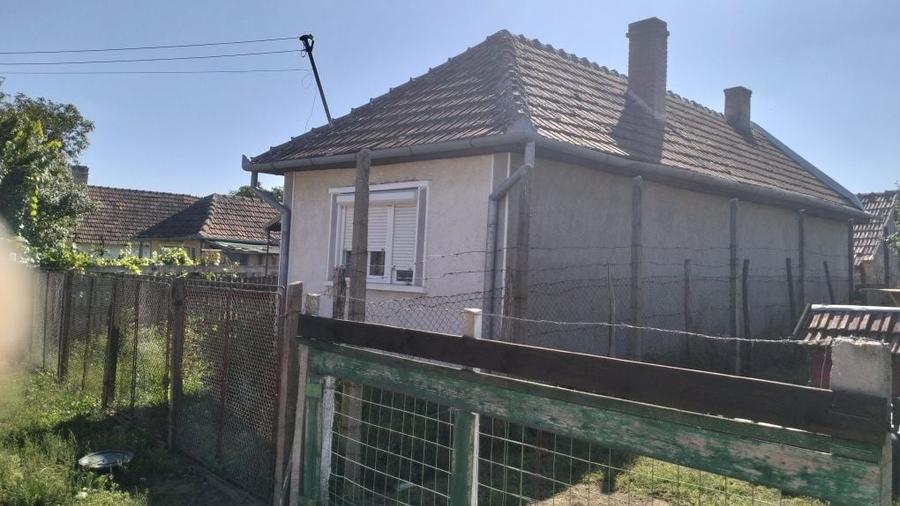 Casă cu 3 camere în Poduri