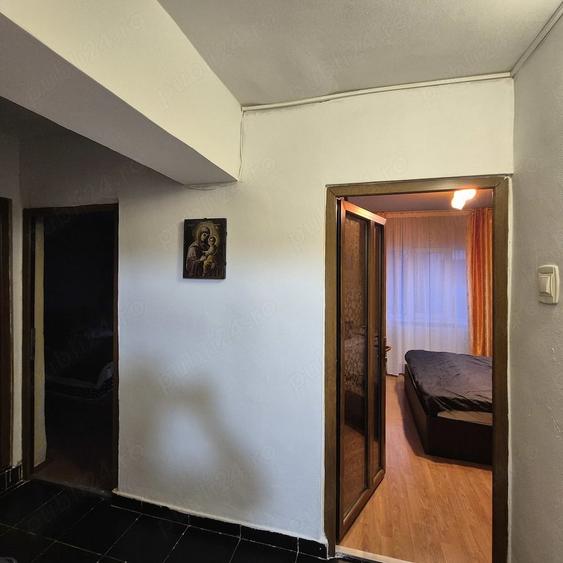 Apartament cu 3 camere decomandat în Buzaului