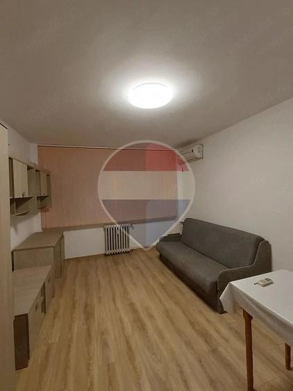 Apartament cu 2 camere decomandat în Nicolina