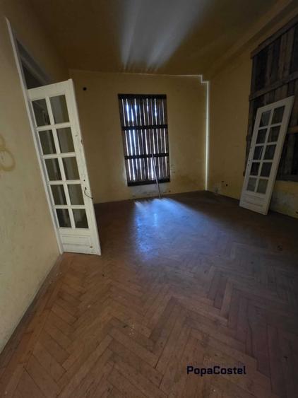 Casă individuală cu 18 camere cu Canalizare în Ultracentral