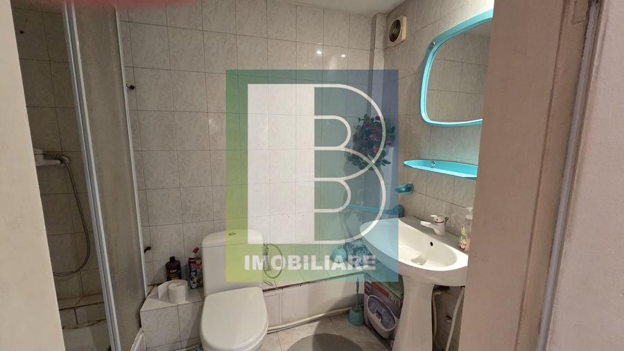 Garsonieră decomandată în Decebal