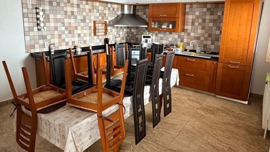 Casă individuală cu 8 camere cu Canalizare în Diosig