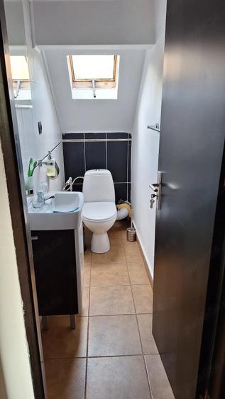 Casă cu 6 camere cu Teren 1600 Mp în Isvarna