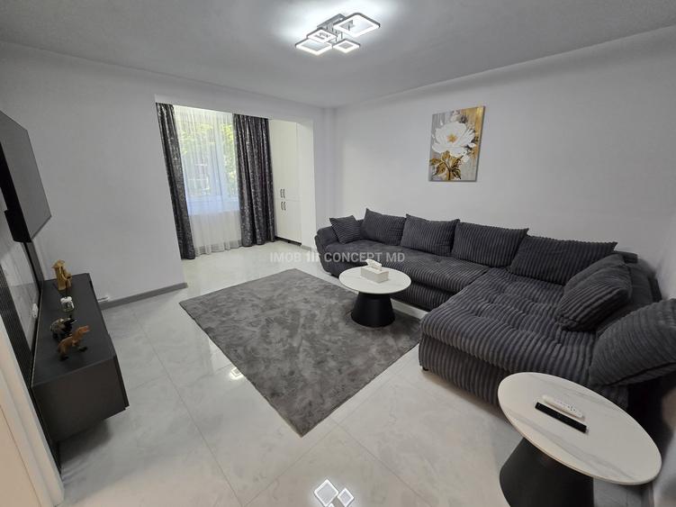 Apartament cu 3 camere semidecomandat, mobilat în Cina