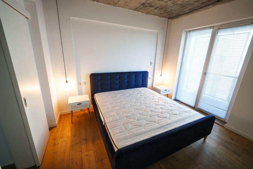 Apartament cu 3 camere semidecomandat, mobilat în Craiovița Nouă