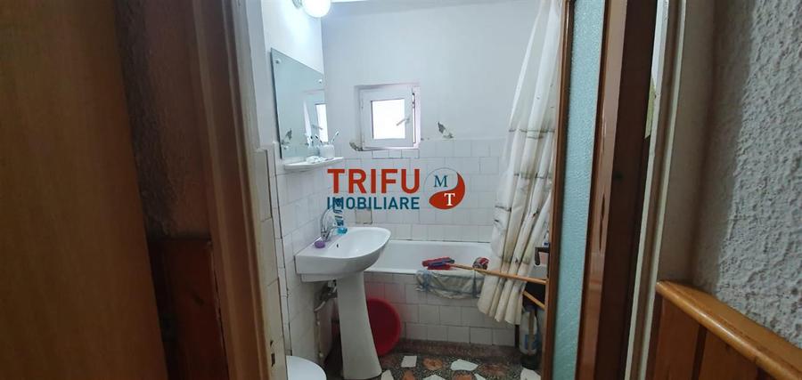 Apartament cu 3 camere decomandat în Cetate