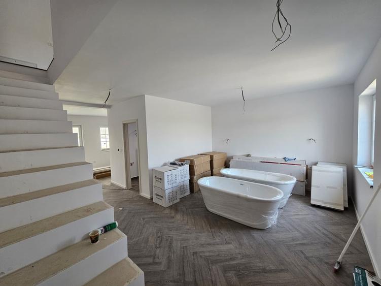Duplex cu 3 camere cu Teren 300 Mp în Urseni