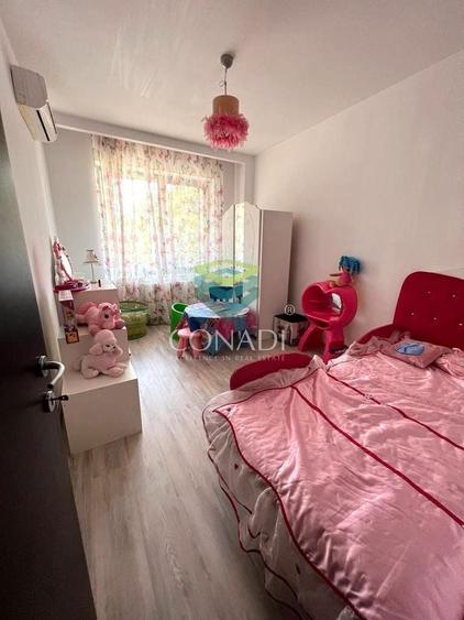 Apartament cu 4 camere decomandat în Băneasa