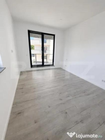 Apartament cu 3 camere semidecomandat în Centura