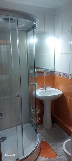 Apartament cu 3 camere decomandat în Lazaret