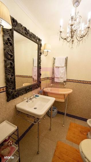 Apartament cu 4 camere decomandat în Clăbucet