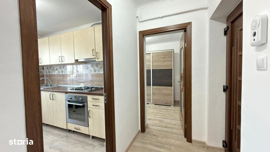 Apartament cu 3 camere semidecomandat în Central